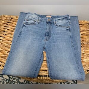 MOTHER “The Looker Ankle Fray” jeans